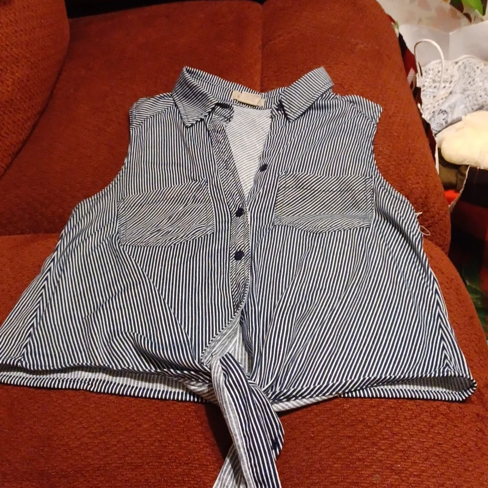 Top - Picture 2 of 3